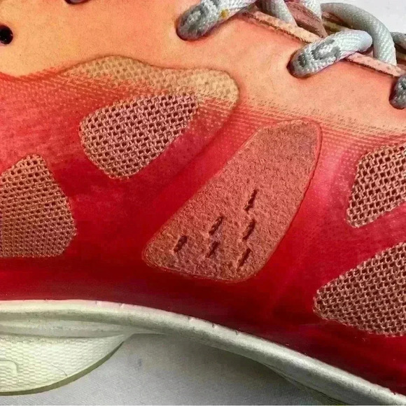 Women's Biom Fjuel Racer Sneaker In Coral Blush/Coral/Popcorn Sz 8/8.5 like new - Picture 10 of 15